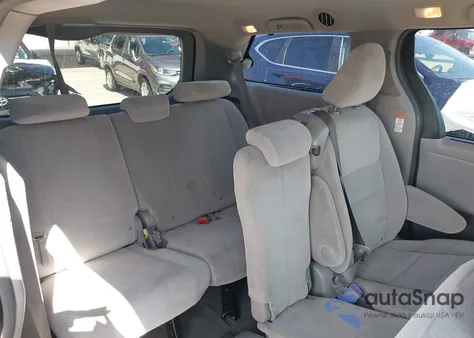 2015 Toyota Sienna Le 8 Passenger z USA, uszkodzony, nr VIN 5TDKK3DC0FS613377